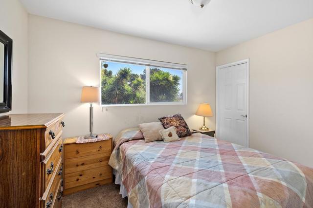 1387 Don Carlos Ct, Chula Vista CA: https://media.crmls.org/mediaz/3d8f8ca6-0ddf-4141-acee-237261eb066d.jpg