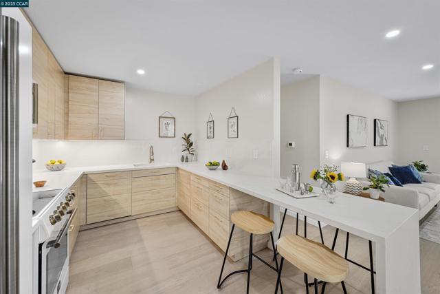 16639 Selby Dr, Castro Valley CA: https://media.crmls.org/mediaz/3d8facfe-841b-433c-ac91-11be6be17182.jpg