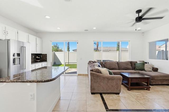 Detail Gallery Image 13 of 73 For 1727 Long Ridge St, Chula Vista,  CA 91913 - 4 Beds | 3 Baths