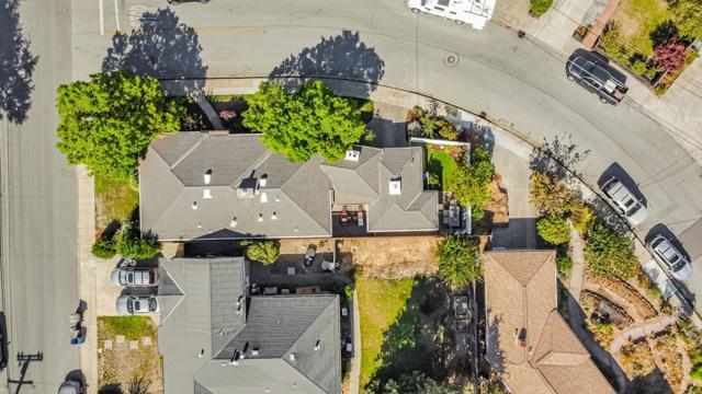 1400 Oakhurst Avenue, San Carlos CA: https://media.crmls.org/mediaz/3d8fe32e-7043-4979-bf5c-59e76b36c803.jpg