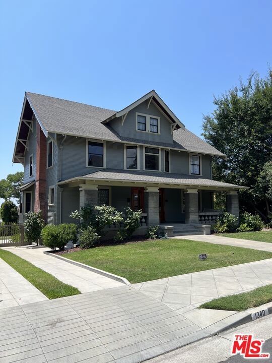 1340 Carroll Avenue, Los Angeles CA: https://media.crmls.org/mediaz/3d8ff80a-a579-45de-b57a-69df794c47dd.jpg