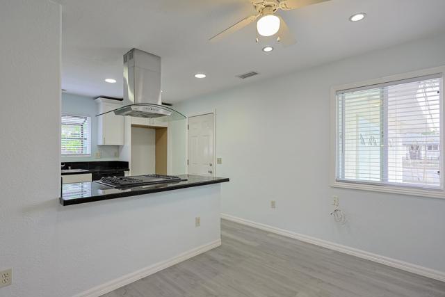 819 Daisy St, Escondido CA: https://media.crmls.org/mediaz/3d901655-0dde-4fbd-8932-2e912a3f39d2.jpg