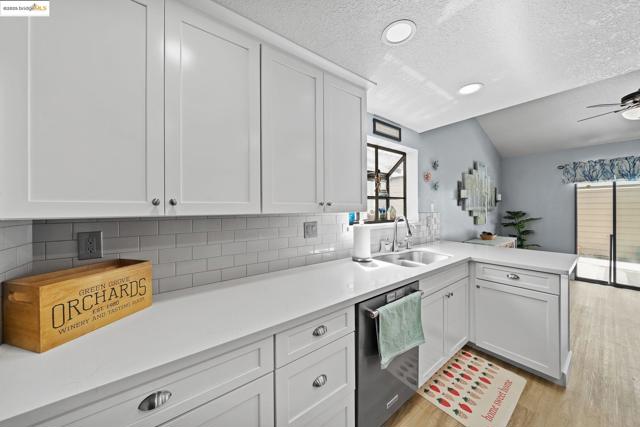 2256 Camborne Dr, Modesto CA: https://media.crmls.org/mediaz/3d902120-2926-4d65-a7d6-79333f5556cd.jpg