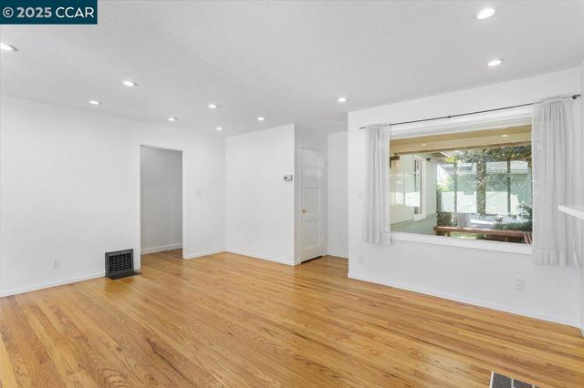 16080 Via Del Sol, San Lorenzo CA: https://media.crmls.org/mediaz/3d906fc8-efaa-495e-b6d4-d0a97b7d9df8.jpg