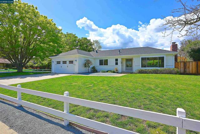 383 Caravelle Dr, Walnut Creek CA: https://media.crmls.org/mediaz/3d90c74a-e8e7-4606-83b7-0b38c1129e83.jpg
