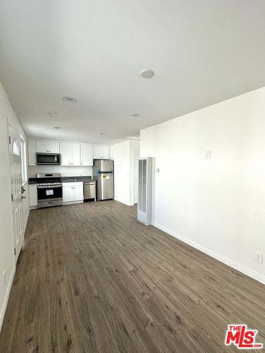2943 S 9th Avenue, Los Angeles CA: https://media.crmls.org/mediaz/3d90db0d-eb8c-40a5-a0cc-8d5e6b3d615c.jpg