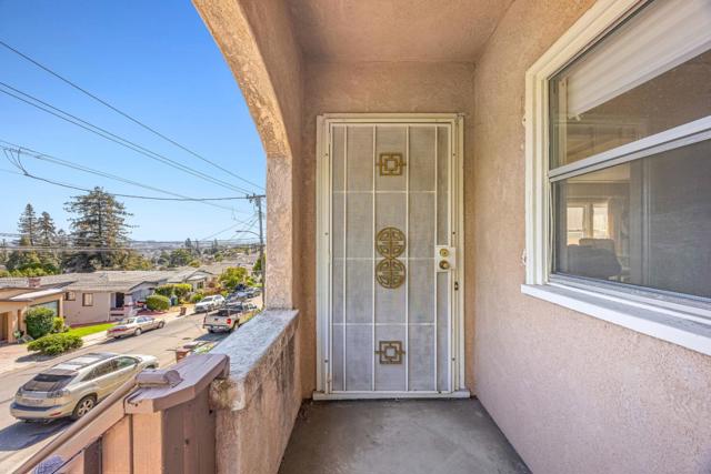3121 Monticello Avenue, Oakland CA: https://media.crmls.org/mediaz/3d9133e3-c2cc-457b-9126-288ccda37a3d.jpg