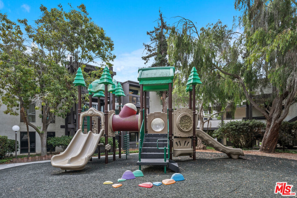 https://media.crmls.org/mediaz/3d915ab8-099f-47a7-ac0a-4ae45d8182c2.jpg?preset=X-Large
