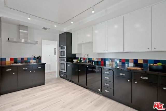 1140 Alta Loma Road, West Hollywood CA: https://media.crmls.org/mediaz/3d9229d6-3755-44dd-a145-edcfd21e1f34.jpg