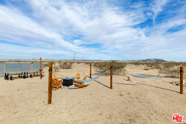 5737 Mojave Ranch Road, Joshua Tree CA: https://media.crmls.org/mediaz/3d926156-ee53-4afa-ad65-61ac6c48a4bb.jpg