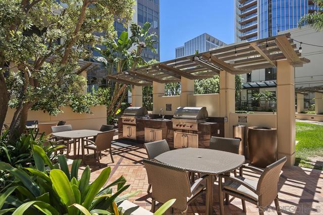 700 W E Street, San Diego CA: https://media.crmls.org/mediaz/3d92b25b-e6b0-4e1b-8a91-6e32bf97056b.jpg