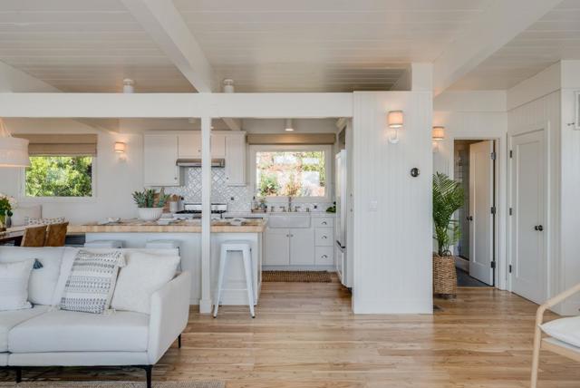 621 Beach Drive, Aptos CA: https://media.crmls.org/mediaz/3d9339f6-3126-4dc6-bd06-23e8cfae9ab3.jpg