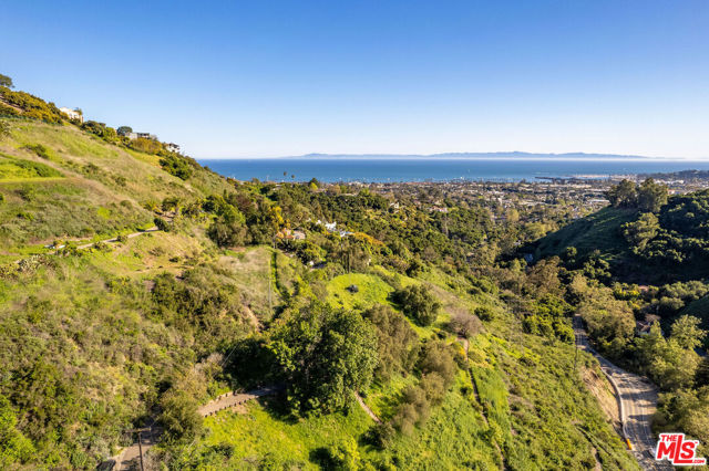 416 Ranchito Vista Road, Santa Barbara CA: https://media.crmls.org/mediaz/3d93610f-8aca-46ae-9ca4-78a16fe492af.jpg