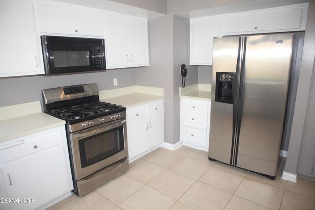 4518 Henley Court, Westlake Village CA: https://media.crmls.org/mediaz/3d93e9a1-338f-45a8-835d-0d7f2ed13ace.jpg