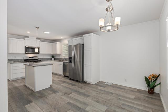 Detail Gallery Image 6 of 51 For 1333 Olive Ave #69,  Vista,  CA 92083 - 3 Beds | 2 Baths