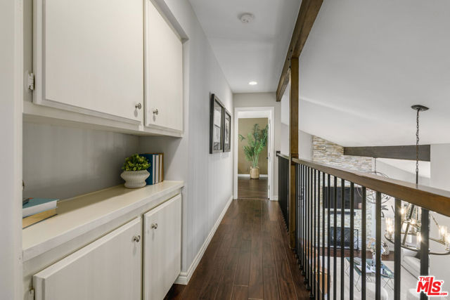 6652 Buttonwood Avenue, Oak Park CA: https://media.crmls.org/mediaz/3d945f3f-55be-4545-95d5-42a7933c9138.jpg