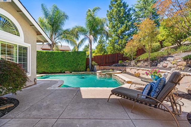 639 Canyon Crest Rd East, San Ramon CA: https://media.crmls.org/mediaz/3d94722a-ec84-4cf1-9fda-ae31af8bf572.jpg