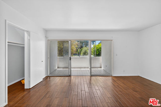 1101 Lincoln Boulevard, Santa Monica CA: https://media.crmls.org/mediaz/3d94856c-502a-4cf5-ad00-4a0aac64058a.jpg