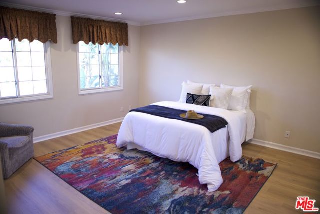 11502 Dona Teresa Drive, Studio City CA: https://media.crmls.org/mediaz/3d951be4-6f1c-40c2-8a17-bf12ee0bd9da.jpg