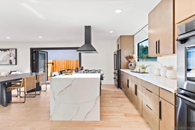 13334 Barbados Way, Del Mar CA: https://media.crmls.org/mediaz/3d95eaf2-2c0c-471f-b036-5f98d2e23ea3.jpg