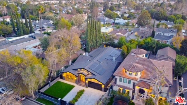 12354 Tiara Street, Valley Village CA: https://media.crmls.org/mediaz/3d9656e9-570c-44d5-bc2e-408422dab8b7.jpg