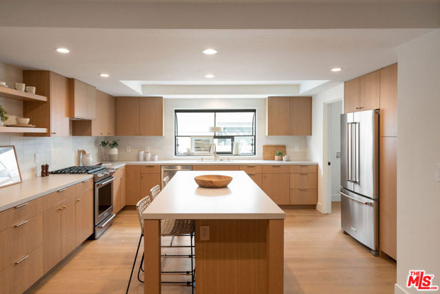 13245 Fiji Way, Marina del Rey CA: https://media.crmls.org/mediaz/3d966fbf-15e3-4d69-9d07-69e7f9971bff.jpg