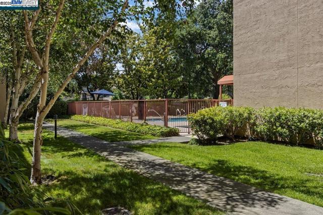 1310 Walden Rd, Walnut Creek CA: https://media.crmls.org/mediaz/3d9695ee-c7ec-4303-a23f-0ecde90aa58d.jpg