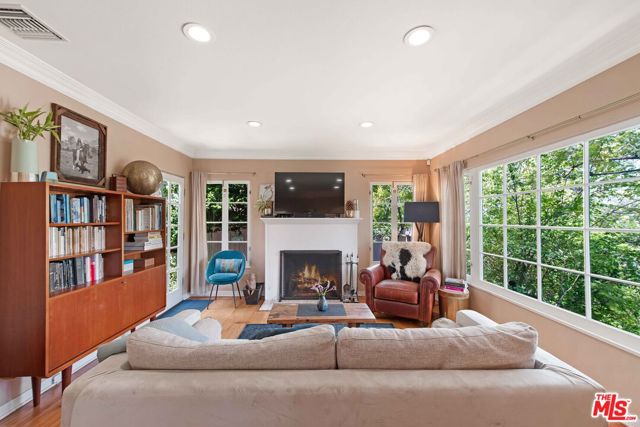 3217 Bennett Drive, Los Angeles CA: https://media.crmls.org/mediaz/3d96a095-0b4c-42e3-b503-437f55406e97.jpg