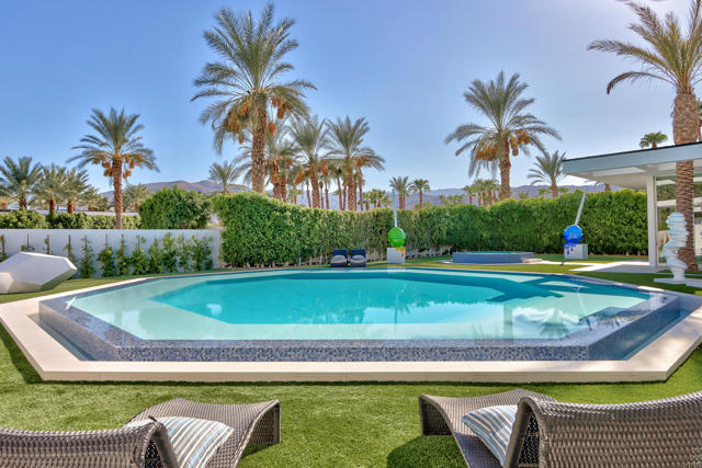 1 Makena Lane, Rancho Mirage CA: https://media.crmls.org/mediaz/3d96f45d-5ee1-4815-b9ac-2e132c29e13b.jpg