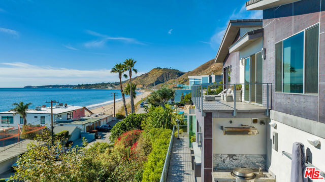 25423 Malibu Road, Malibu CA: https://media.crmls.org/mediaz/3d97aa35-946a-4a48-84e5-675234a1a870.jpg