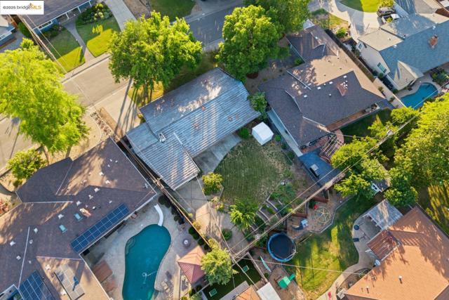 5235 Adelaide WAY, Carmichael CA: https://media.crmls.org/mediaz/3d97b886-a8d7-4680-893d-88247ab8f244.jpg