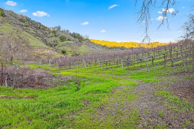 6915 Redwood Retreat Road, Gilroy CA: https://media.crmls.org/mediaz/3d97ba5c-864a-4c5f-93ae-95394a99baca.jpg