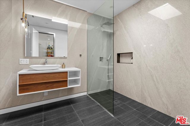 2284 Hercules Drive, Los Angeles CA: https://media.crmls.org/mediaz/3d98823d-6b7f-4e92-864f-65596d207a26.jpg