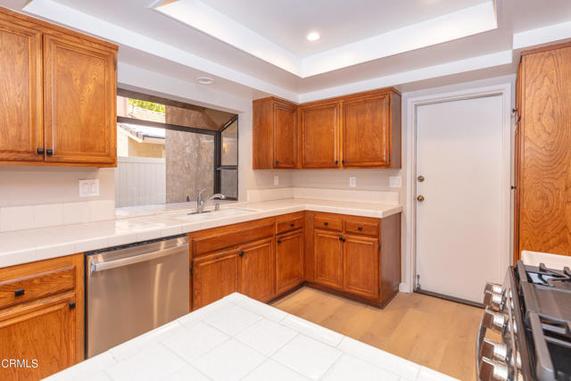 Detail Gallery Image 6 of 25 For 985 Hawthorne Ln, Ventura,  CA 93003 - 3 Beds | 3/1 Baths