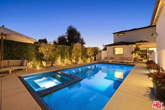 582 Radcliffe Avenue, Pacific Palisades CA: https://media.crmls.org/mediaz/3d990f2f-bafb-4772-af5a-3a053d0ef31a.jpg
