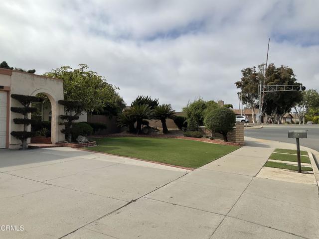 1101 Novato Drive, Oxnard CA: https://media.crmls.org/mediaz/3d995e1f-9ebd-4c44-842a-fb29f8110559.jpg