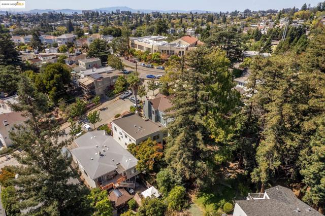 84 Portsmouth Rd, Piedmont CA: https://media.crmls.org/mediaz/3d99924f-b1e0-47f5-93d9-a67fb592e3ad.jpg