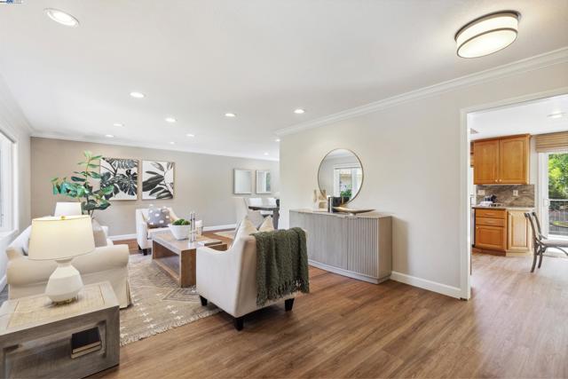 2632 Campeche Ct, San Ramon CA: https://media.crmls.org/mediaz/3d99a2cd-f40f-4d91-845d-f3578adf842e.jpg