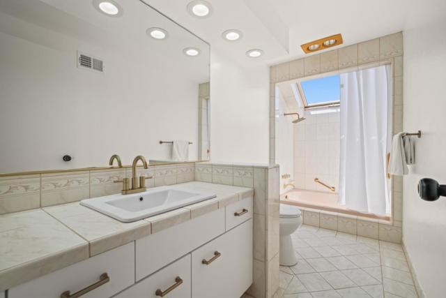354 Port Royal Avenue, Foster City CA: https://media.crmls.org/mediaz/3d99afff-9ec9-4fb8-9598-cd98bb95b33f.jpg