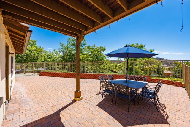 27002 Red Maple Street, Murrieta CA: https://media.crmls.org/mediaz/3d9a6c70-2eb7-4954-8830-59b799e64d93.jpg