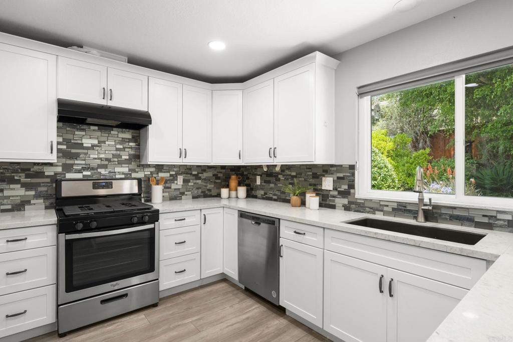 2550 Unicornio Street - photo 13