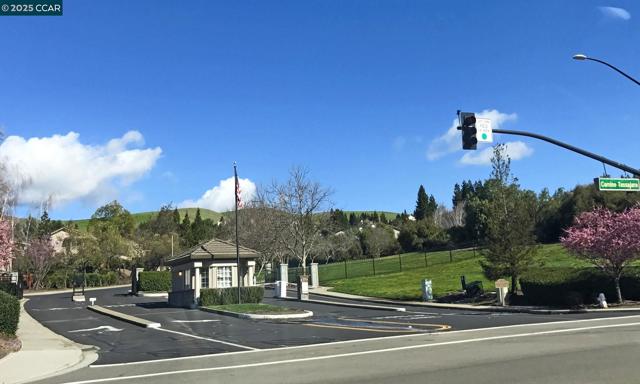 219 Nottingham Pl, Danville CA: https://media.crmls.org/mediaz/3d9a9e1e-26a8-432b-b2d5-009dfeed9abf.jpg