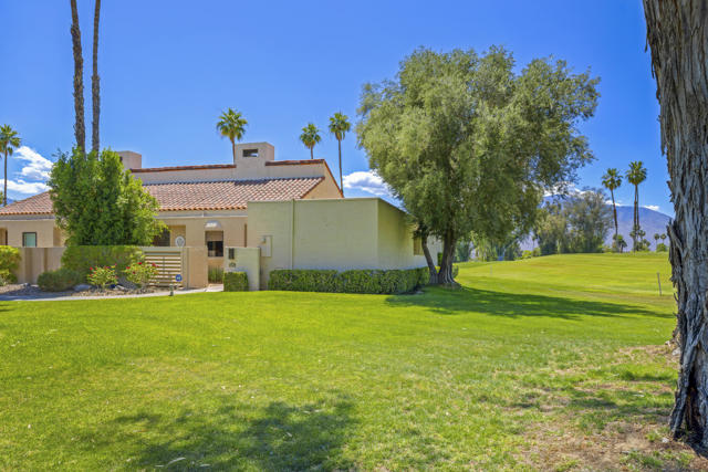 101 Mission Hills Drive, Rancho Mirage CA: https://media.crmls.org/mediaz/3d9afe1b-aacc-4c50-863d-646690277154.jpg
