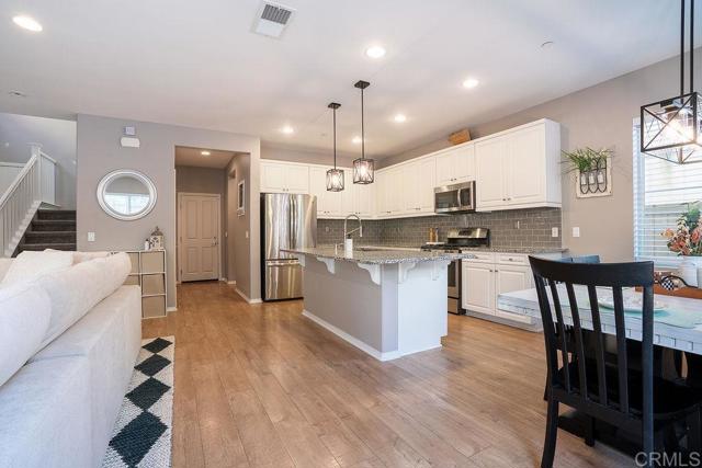 Detail Gallery Image 12 of 39 For 1132 Cherry Tree Lane, Vista,  CA 92084 - 4 Beds | 2/1 Baths