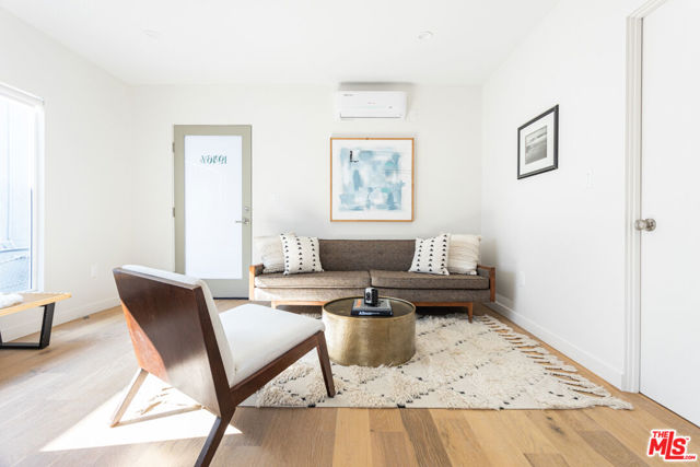 1946 1/2 Preston Avenue, Los Angeles CA: https://media.crmls.org/mediaz/3d9b2f25-e660-4f9e-acae-9c8432efd4a0.jpg