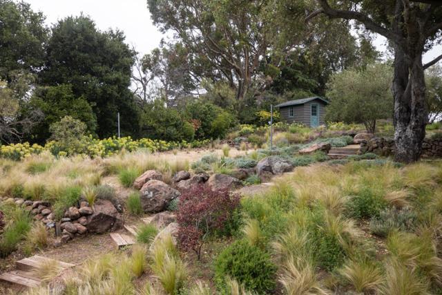 12008 Emerald Hill Lane, Los Altos Hills CA: https://media.crmls.org/mediaz/3d9b7cf8-cb9d-4a03-806f-f8749c6ebf57.jpg