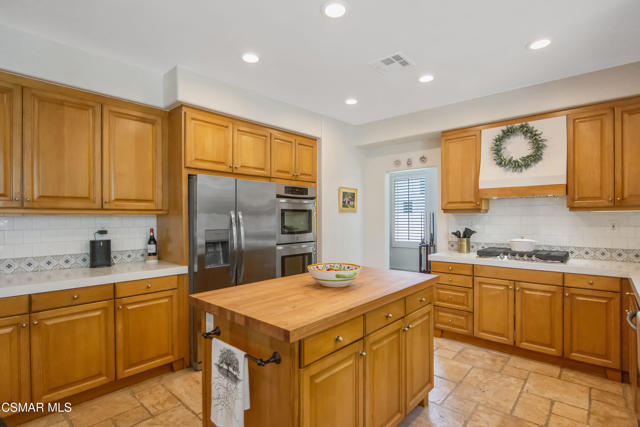 943 Paseo Barona, Camarillo CA: https://media.crmls.org/mediaz/3d9bd91b-bf1a-45db-81c3-7047eaa2bf06.jpg