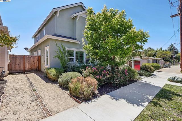 2145 Linden St, Livermore CA: https://media.crmls.org/mediaz/3d9be84f-35bf-4777-aa22-c663b4f4558a.jpg