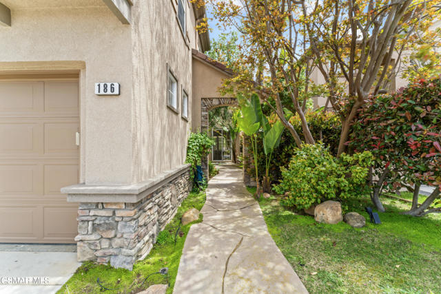 186 Parkside Drive, Simi Valley CA: https://media.crmls.org/mediaz/3d9bf9ba-a871-4fd9-bec4-f5e9284cdecb.jpg