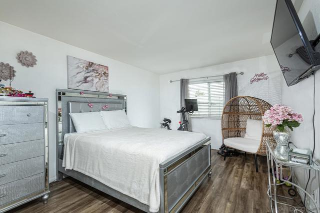 4164 Cherokee Ave, San Diego CA: https://media.crmls.org/mediaz/3d9c2df0-e500-4812-aa37-2ad41cfd6ed6.jpg